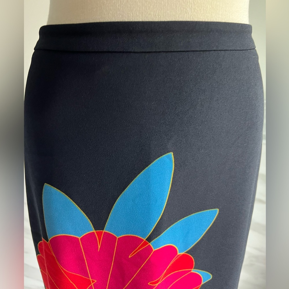 LOFT Flower Design Side Slits Navy Red Torques Skirt Sz 8 - Picture 8 of 10